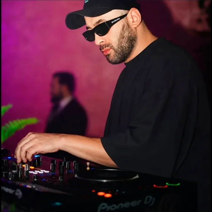 LEON — resident DJ on the decks at Sakhelosno BAR, Tbilisi nightlife