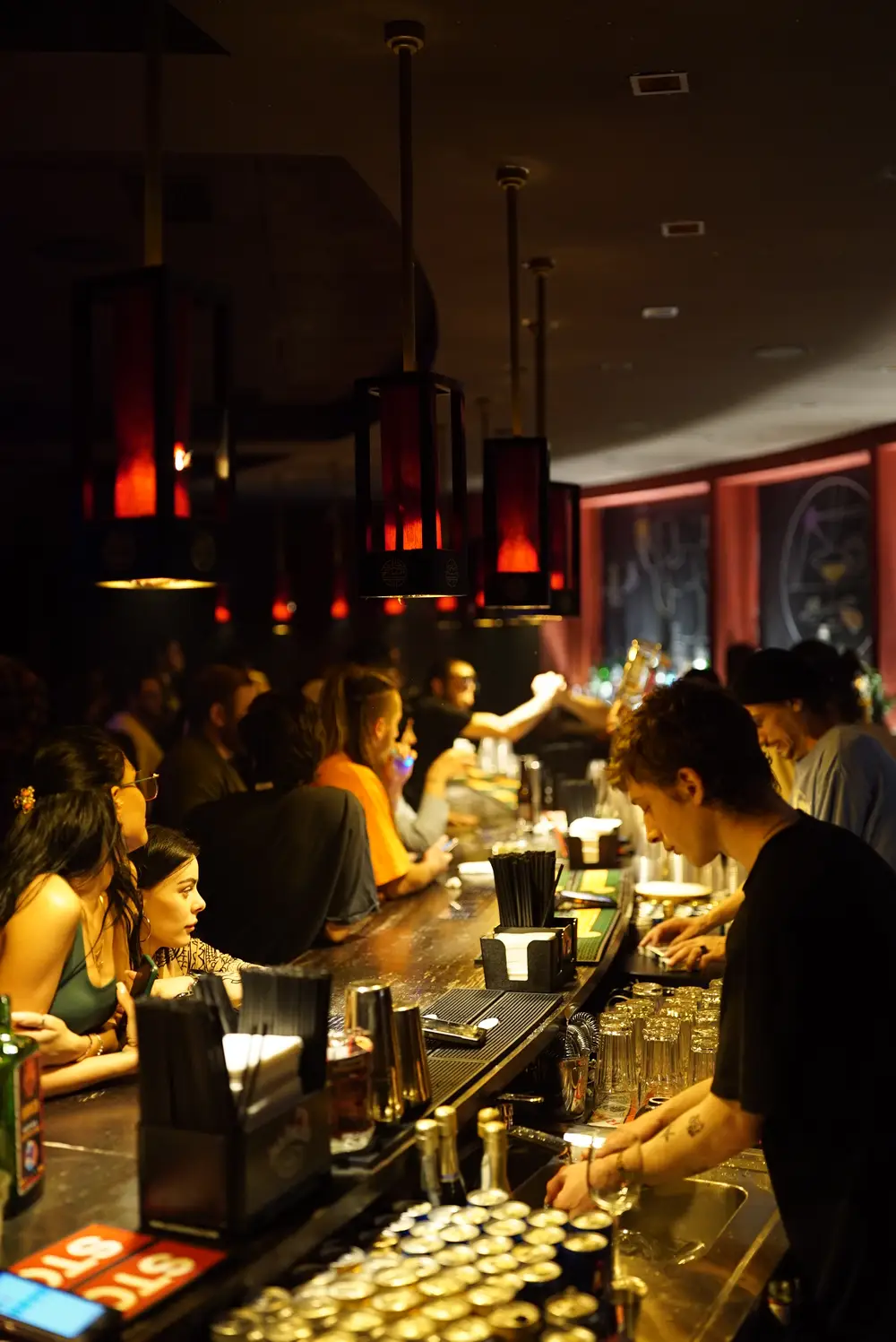 Sakhelosno bar counter with guests at night
